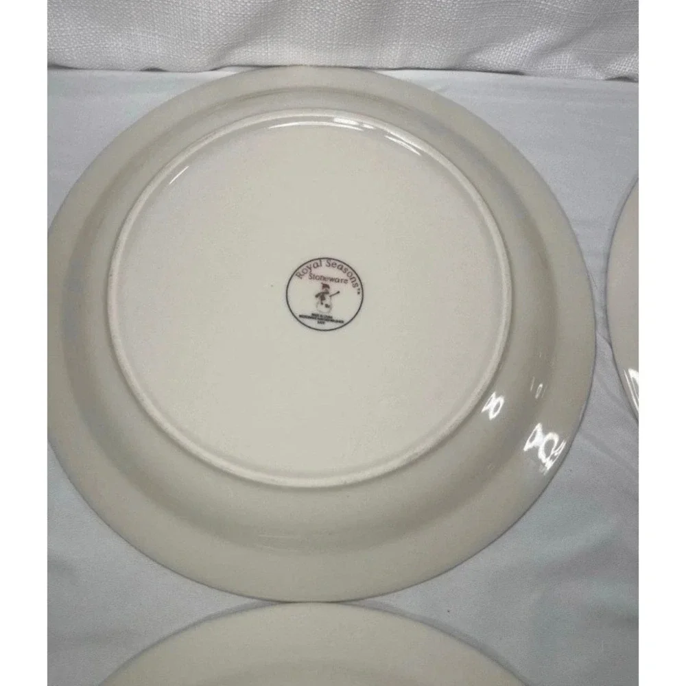 Royal Seasons Snowman Stoneware Dinner Plates Set of 4 Holiday Christmas 10.5 in
